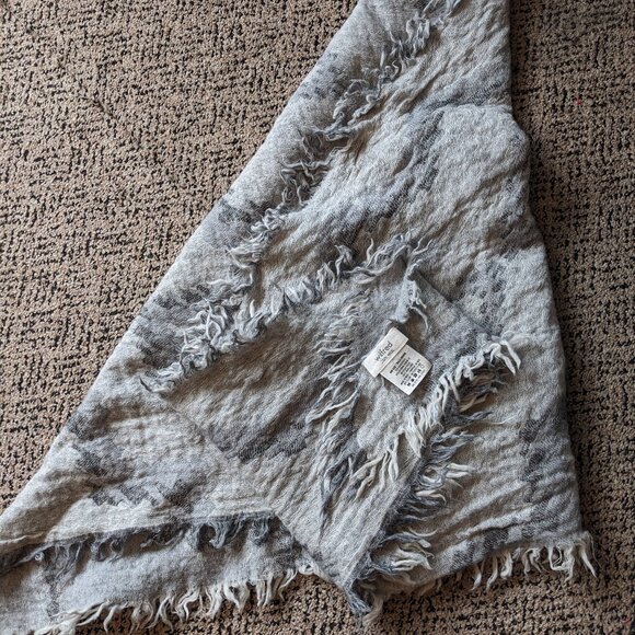 Aritzia Wilfred 100% Wool Long Gray Scarf - Picture 2 of 4